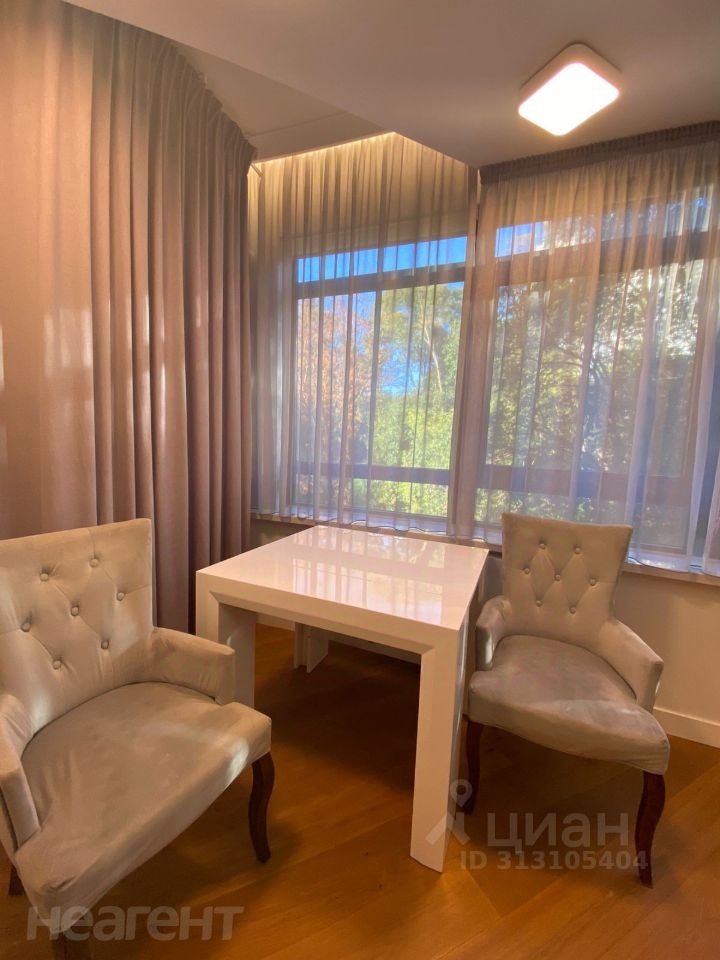 Продается 3-х комнатная квартира, 98 м²