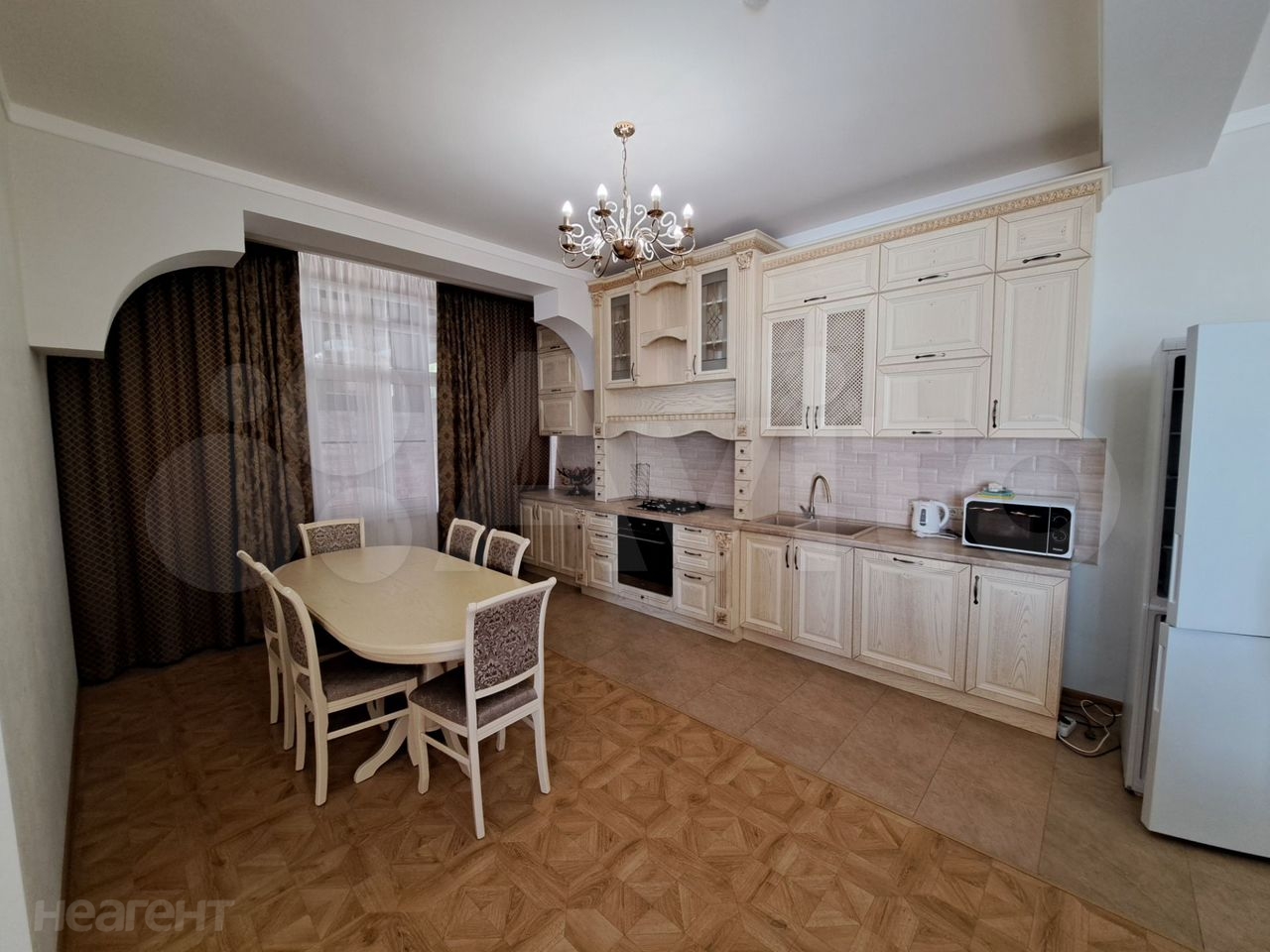 Сдается Многокомнатная квартира, 196,5 м²