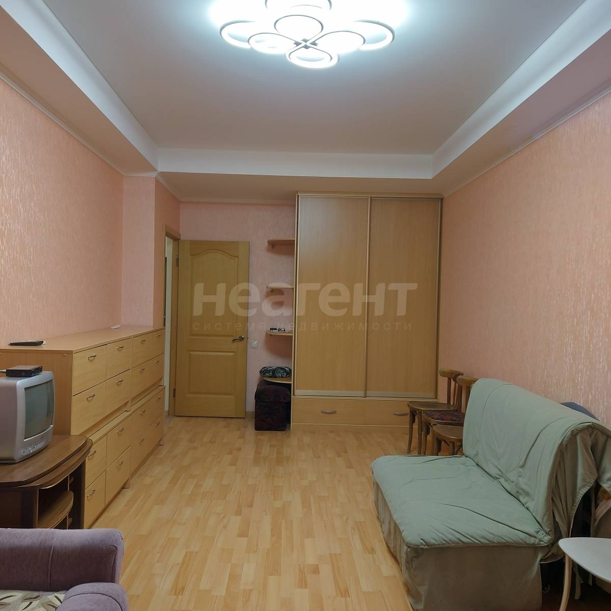 Продается 1-комнатная квартира, 52,4 м²