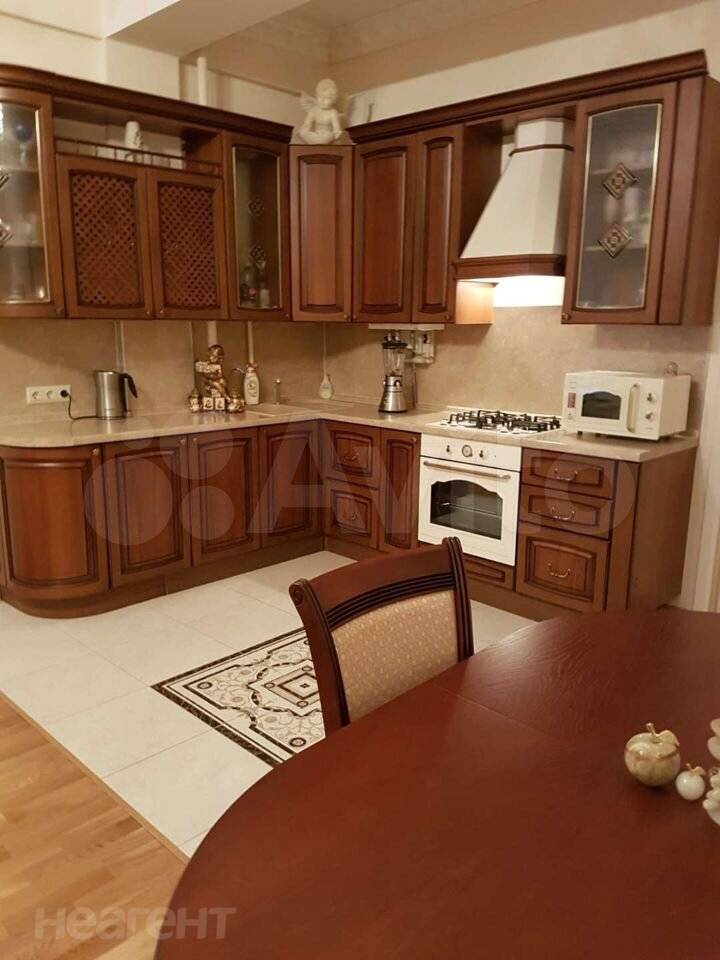 Сдается 1-комнатная квартира, 89,9 м²