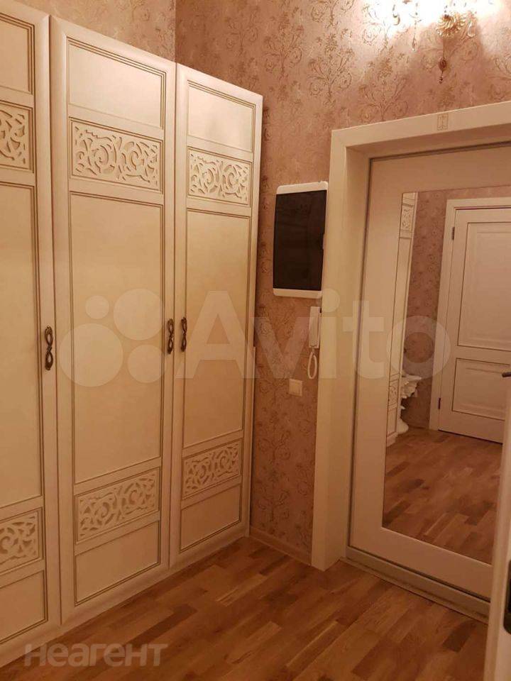 Сдается 1-комнатная квартира, 89,9 м²