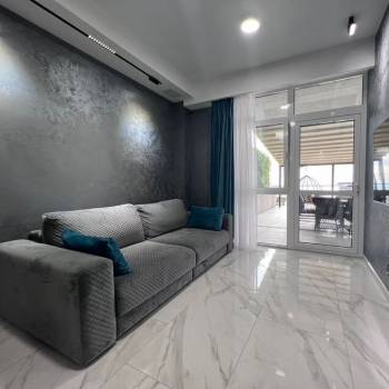 Сдается 2-х комнатная квартира, 98 м²