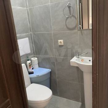 Продается 1-комнатная квартира, 124,9 м²