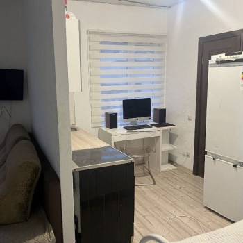 Продается 1-комнатная квартира, 124,9 м²