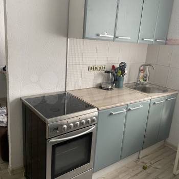 Продается 1-комнатная квартира, 124,9 м²