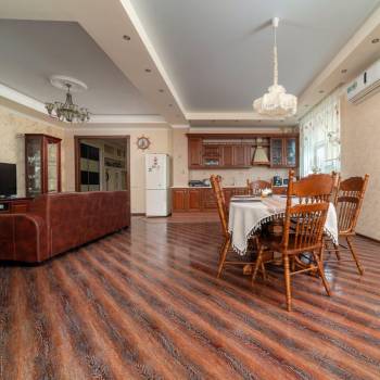 Продается 2-х комнатная квартира, 130,5 м²