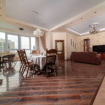 Продается 2-х комнатная квартира, 130,5 м²