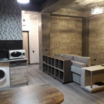 Продается 1-комнатная квартира, 42 м²
