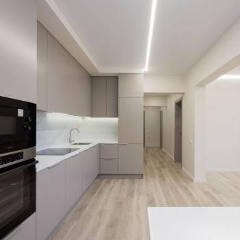 Продается Многокомнатная квартира, 180 м²
