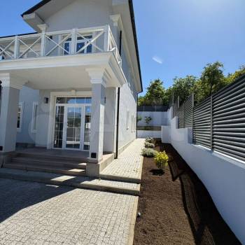 Продается Дом, 180 м²