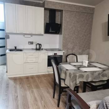 Продается 1-комнатная квартира, 37 м²