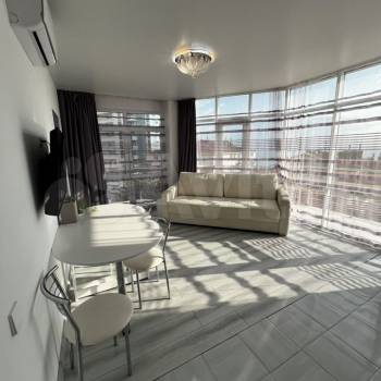 Продается 1-комнатная квартира, 53 м²