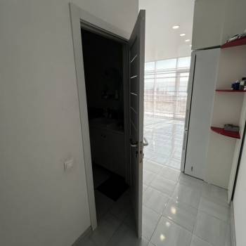 Продается 1-комнатная квартира, 53 м²