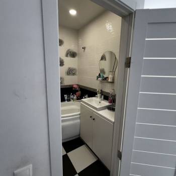 Продается 1-комнатная квартира, 53 м²