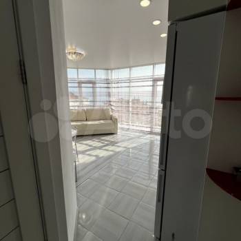 Продается 1-комнатная квартира, 53 м²