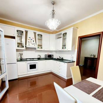 Сдается 2-х комнатная квартира, 98 м²