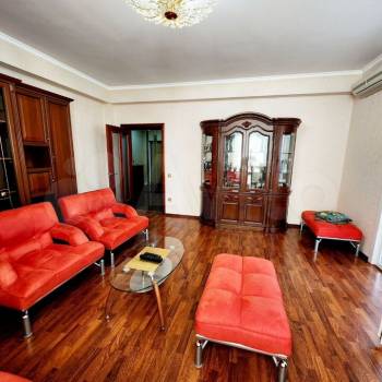 Сдается 2-х комнатная квартира, 98 м²