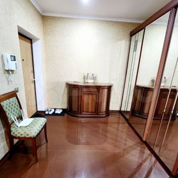 Сдается 2-х комнатная квартира, 98 м²