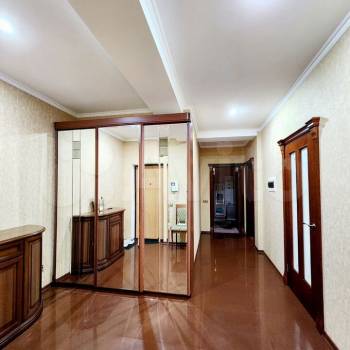 Сдается 2-х комнатная квартира, 98 м²