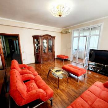 Сдается 2-х комнатная квартира, 98 м²