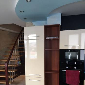 Продается 1-комнатная квартира, 73 м²