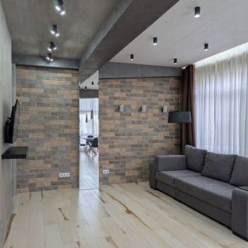 Продается 1-комнатная квартира, 55 м²