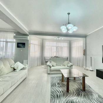 Продается 3-х комнатная квартира, 133 м²