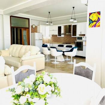 Продается 3-х комнатная квартира, 133 м²