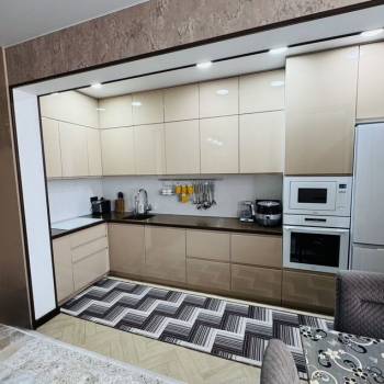 Продается Многокомнатная квартира, 81 м²