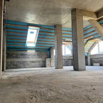 Продается 1-комнатная квартира, 95 м²