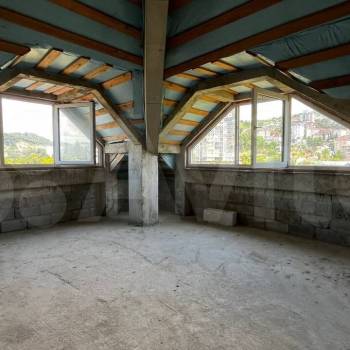 Продается 1-комнатная квартира, 95 м²