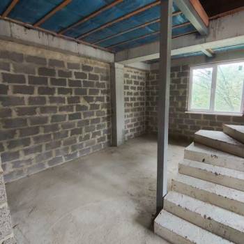 Продается 1-комнатная квартира, 130 м²