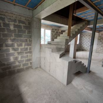 Продается 1-комнатная квартира, 130 м²