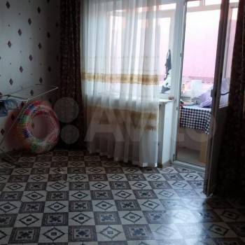 Продается 1-комнатная квартира, 82 м²