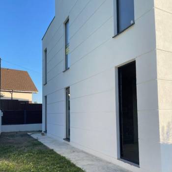 Продается Дом, 240 м²