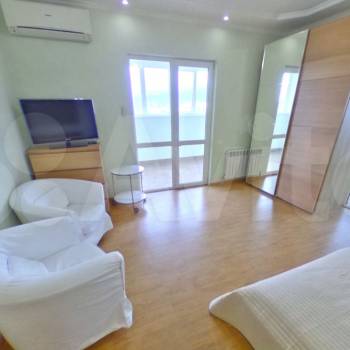 Продается 3-х комнатная квартира, 174 м²