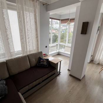 Продается 1-комнатная квартира, 52 м²