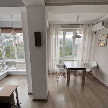 Продается 1-комнатная квартира, 52 м²