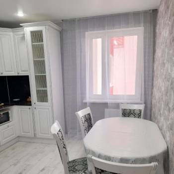 Сдается 2-х комнатная квартира, 77 м²