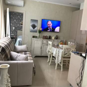 Продается 1-комнатная квартира, 42 м²