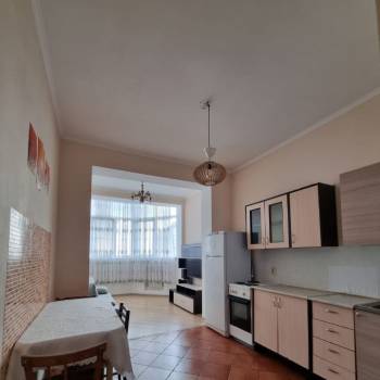 Сдается 1-комнатная квартира, 56 м²