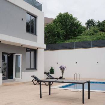 Продается Дом, 180 м²