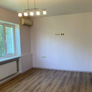 Продается 1-комнатная квартира, 50 м²