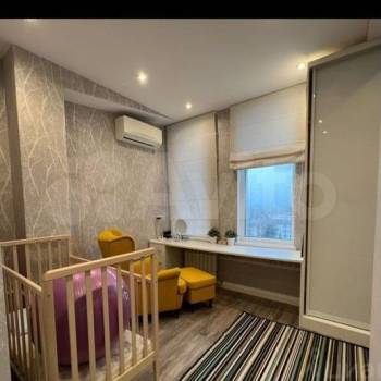 Продается 1-комнатная квартира, 65 м²