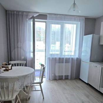 Продается 1-комнатная квартира, 40 м²