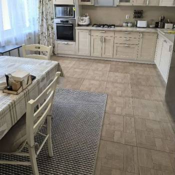 Продается Дом, 180 м²