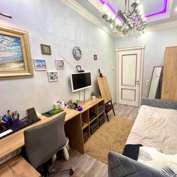 Продается Многокомнатная квартира, 90 м²