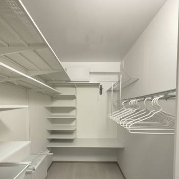 Продается 1-комнатная квартира, 74 м²