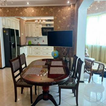 Сдается Многокомнатная квартира, 100 м²