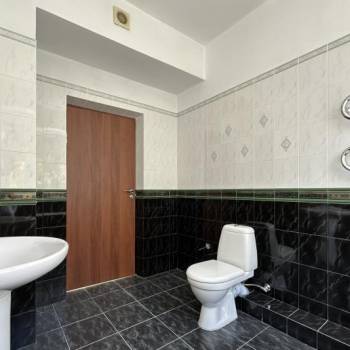 Продается 1-комнатная квартира, 98 м²